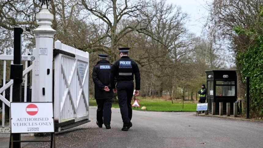 Policía británica registra vivienda del príncipe Andrés en Windsor tras detención prolongada