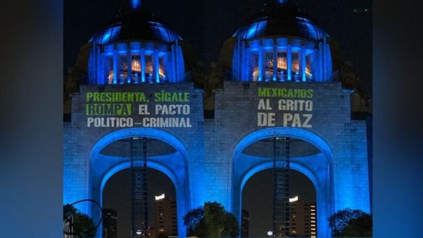 Proyectan en CDMX mensaje a Sheinbaum contra pacto político-criminal
