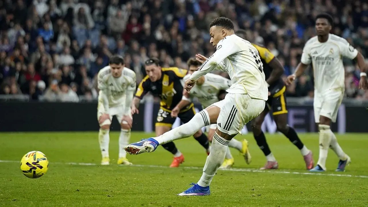 Real Madrid derrota al Rayo con penal polémico en 9 minutos extra