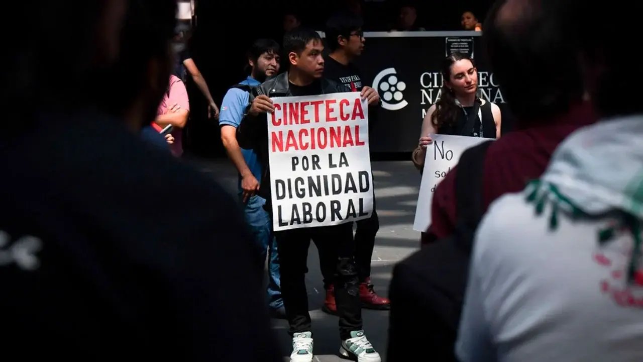 Trabajadores de la Cineteca Nacional exigen mejores condiciones en Ciudad de México