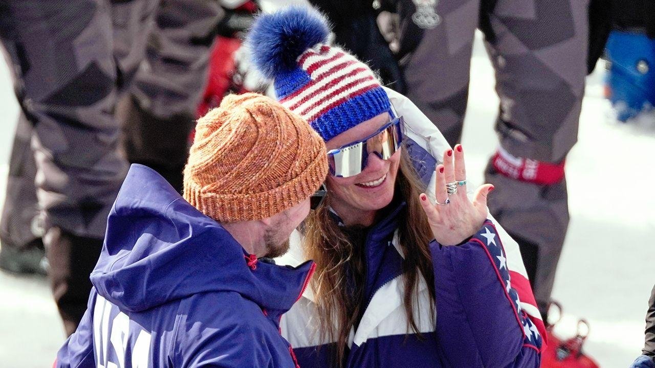Tras perder su medalla, atleta acepta propuesta de matrimonio