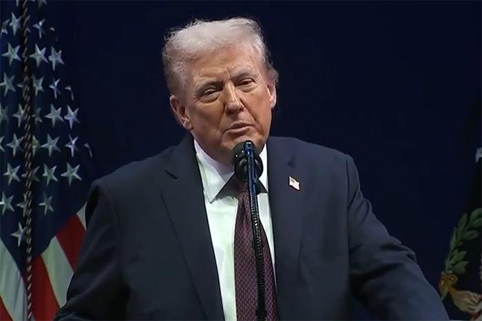 Trump afirma haber pedido a Sheinbaum detener envío de petróleo a Cuba