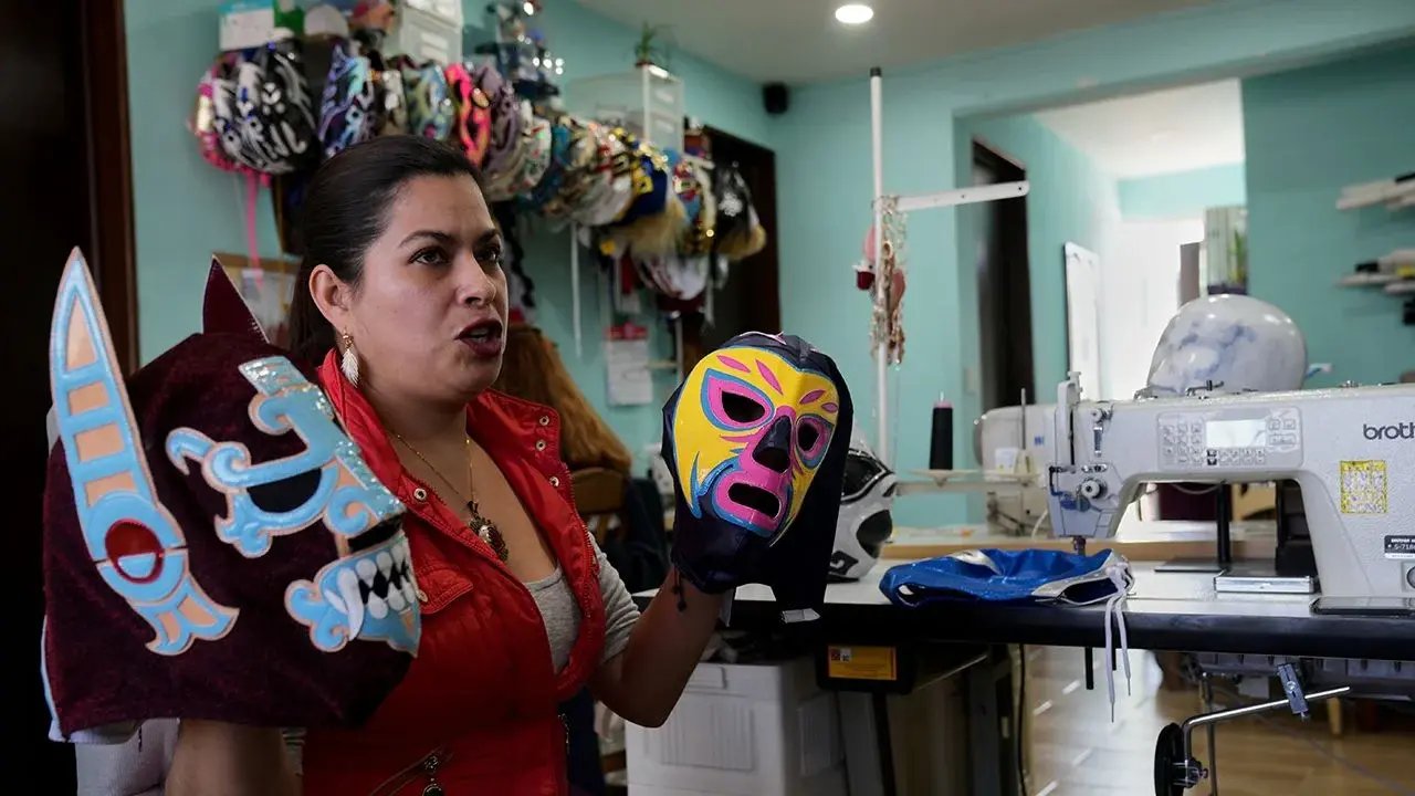 Vendedores de máscaras de lucha libre esperan demanda por Mundial 2026
