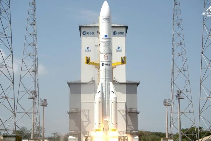 Versión más potente del cohete Ariane 6 despega desde Kourou