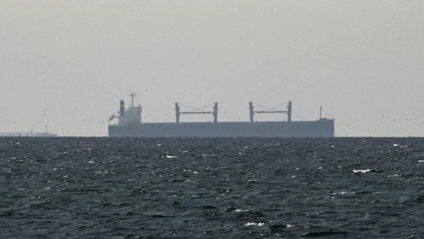 Buque griego atacado por proyectil en aguas del Estrecho de Ormuz
