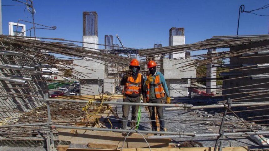 Cinco trabajadores lesionados tras accidente en obras del Metro de Monterrey