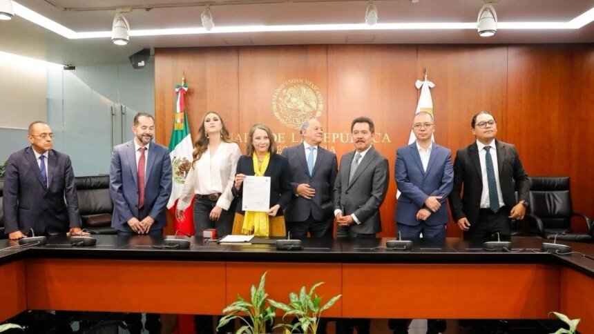 Ciudad de México: Sheinbaum presenta al Senado "plan B" de reforma electoral