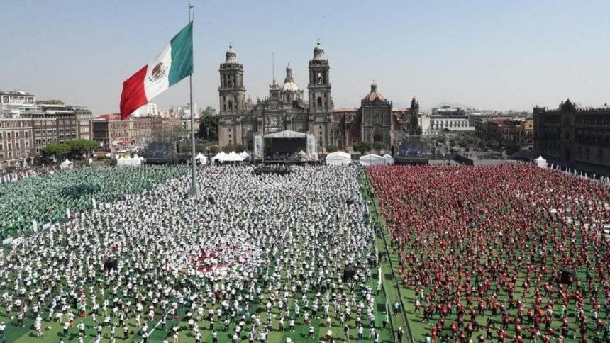 Ciudad de México logra Récord Guinness: clase de fútbol con 9,500 asistentes