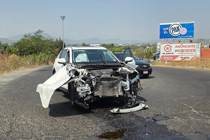 Colisión entre dos camionetas en Libramiento Norte de Zamora, Michoacán