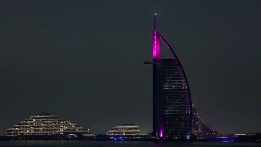 Dubái: ataques con drones iraníes afectan al Burj Al Arab