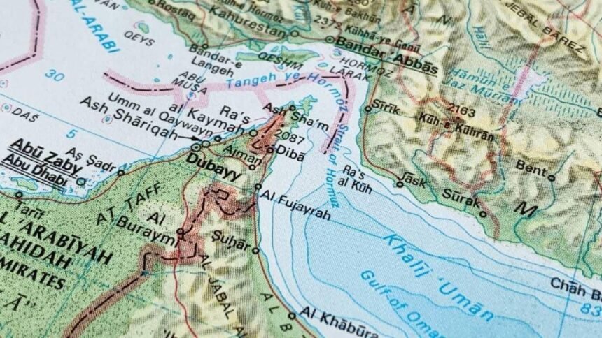 Embajador iraní en Nueva York afirma que Irán no cerrará Ormuz