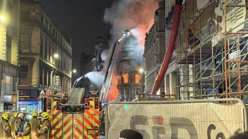 Estación de tren de Glasgow cerrada tras incendio en tienda de vapeadores