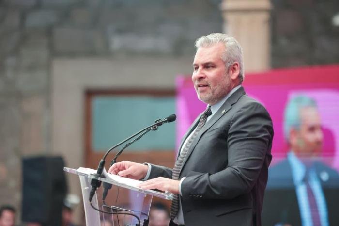 Gobierno de Michoacán logra calificación histórica por finanzas y transparencia educativa