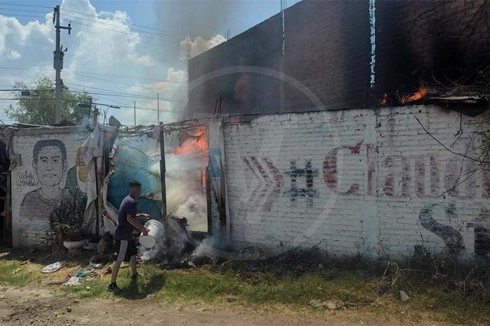 Incendio en Valle de los Manantiales provoca daños materiales