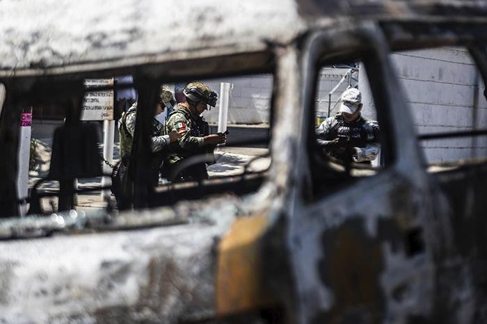 Jalisco: más de 200 tractocamiones atacados tras operativo contra El Mencho