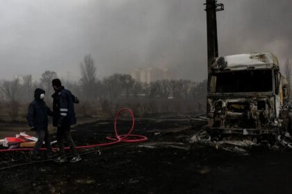 Nube tóxica cubre Teherán tras ataques a instalaciones petroleras