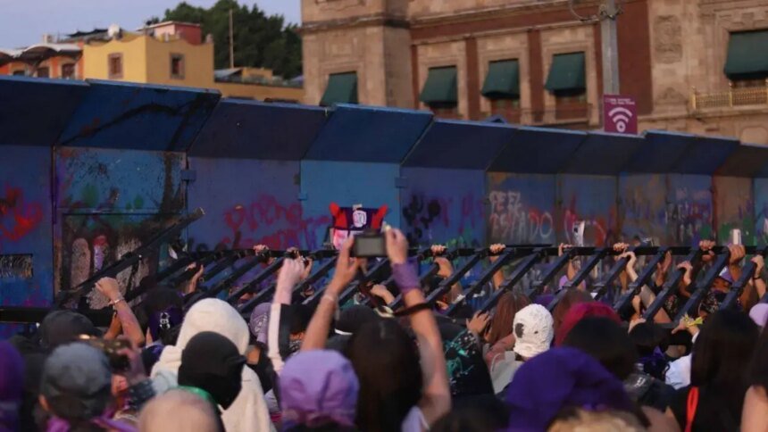 Nueve hombres detenidos por daños al edificio del Gobierno de la CDMX