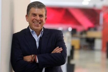 Senador Ricardo Sheffield presenta en la Universidad de Guanajuato su libro Empoderando al Consumidor