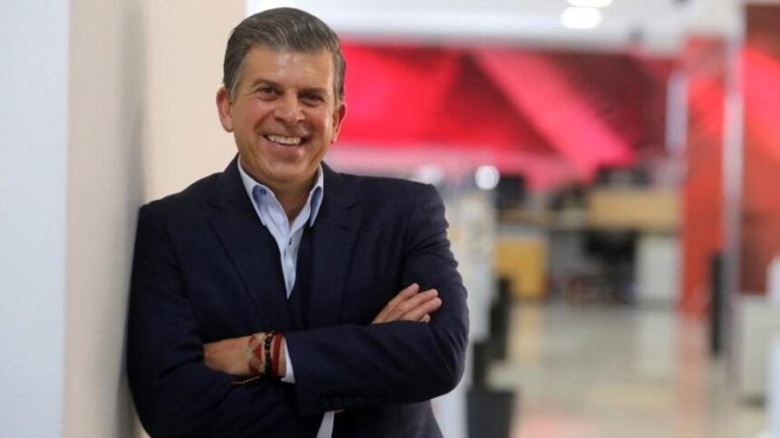 Senador Ricardo Sheffield presenta en la Universidad de Guanajuato su libro Empoderando al Consumidor