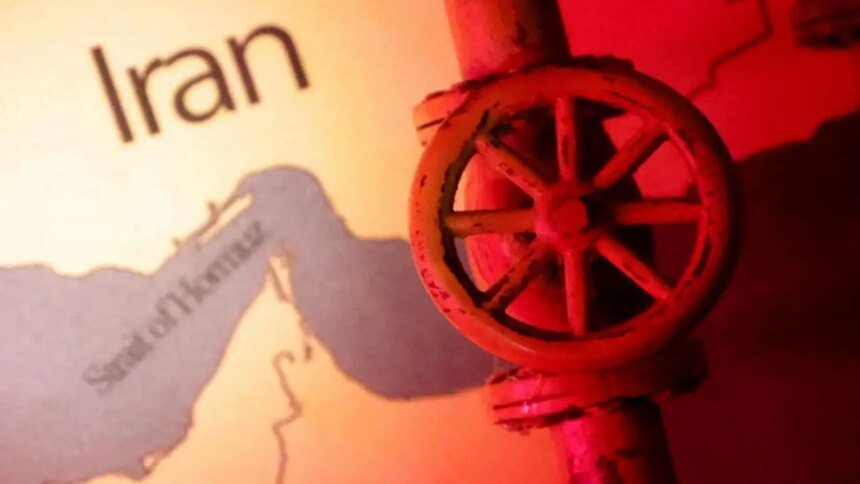 Teherán cierra el estrecho de Ormuz y amenaza con atacar embarcaciones