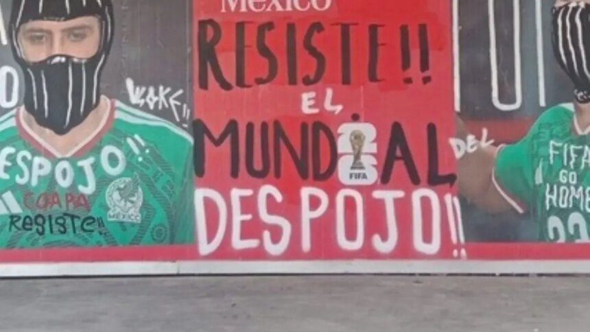 Vandalizan murales del Tri en Estadio Azteca con consignas contra el gobierno