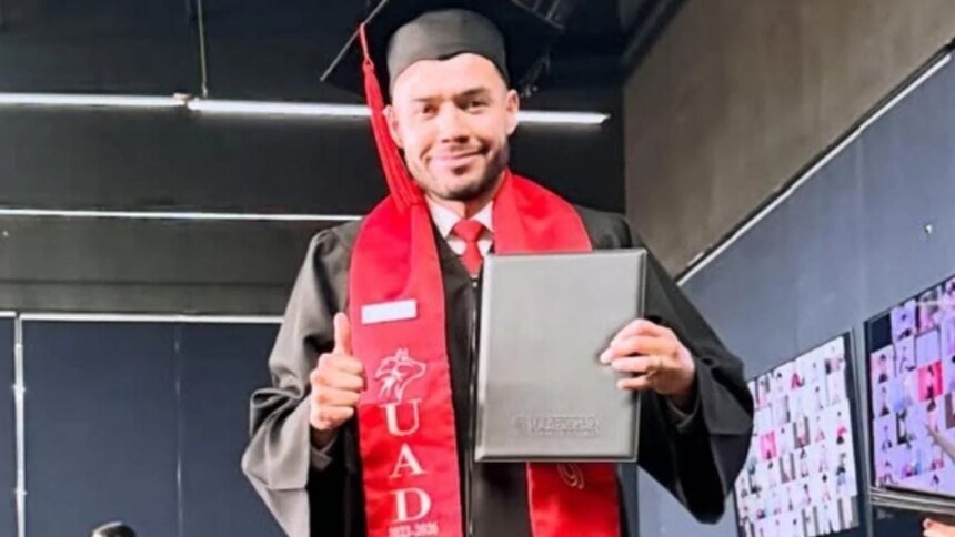 “El árbitro ‘Gato’ Ortiz presume su título de Psicología: reacciones dividas” Contacto