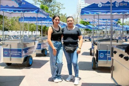 Entrega la Gobernadora apoyos del programa “Mi Tienda al 100” y “Mi Plaza” Contacto
