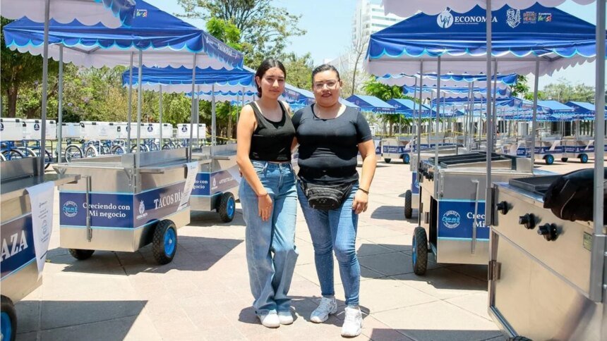 Entrega la Gobernadora apoyos del programa “Mi Tienda al 100” y “Mi Plaza” Contacto