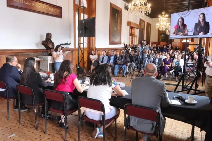 Giulianna Bugarini promueve el diálogo en favor de comunidades indígenas en Michoacán Contacto