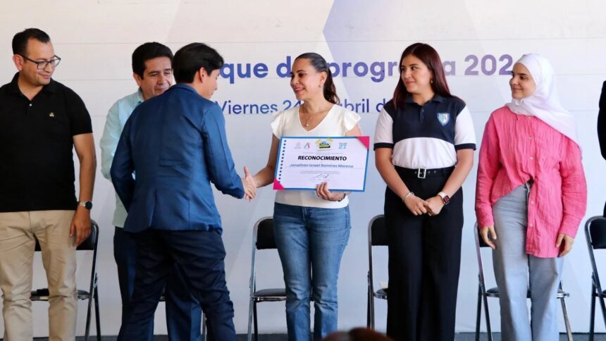 Irapuato acerca oportunidades a estudiantes con 'Tu Segundo Round' Contacto