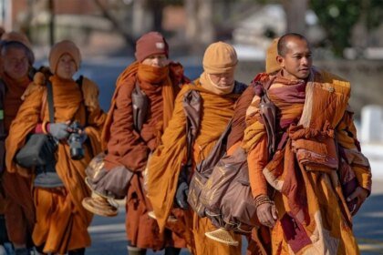 Monjes budistas detenidos por narcóticos en aeropuerto de Sri Lanka Contacto