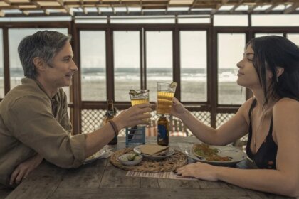 Paulina Dávila y Gael García Bernal protagonizan "Santita" sobre amor y discapacidad Contacto