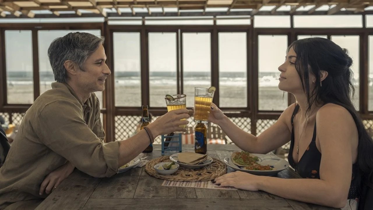 Paulina Dávila y Gael García Bernal protagonizan "Santita" sobre amor y discapacidad Contacto