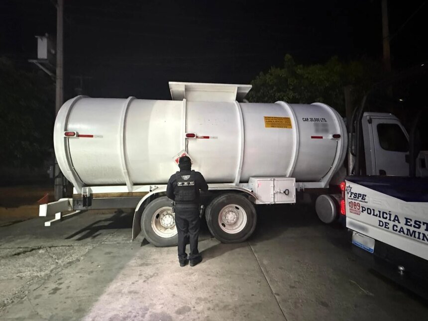 Policía Estatal de Caminos confisca pipa con 20 mil litros de hidrocarburo en Villagrán Contacto