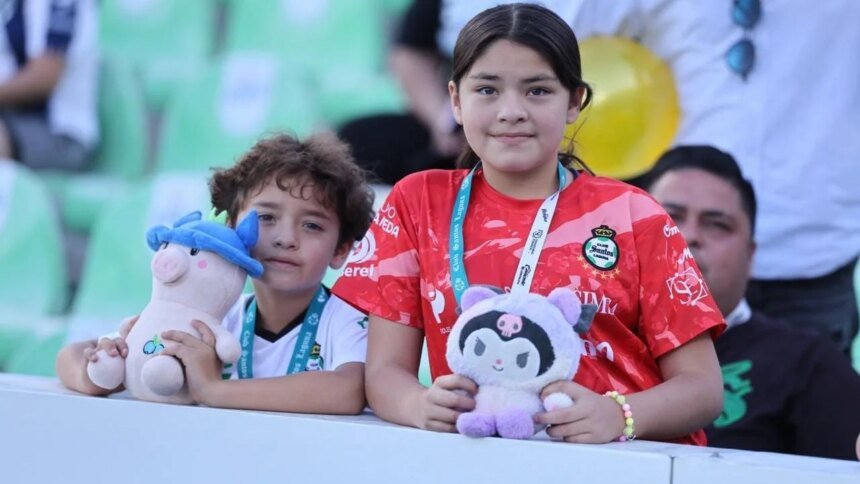 Santos Laguna organiza lluvia de peluches para ayudar a niños necesitados Contacto
