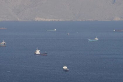 Trump ordena interceptación de buque iraní en el estrecho de Ormuz Contacto
