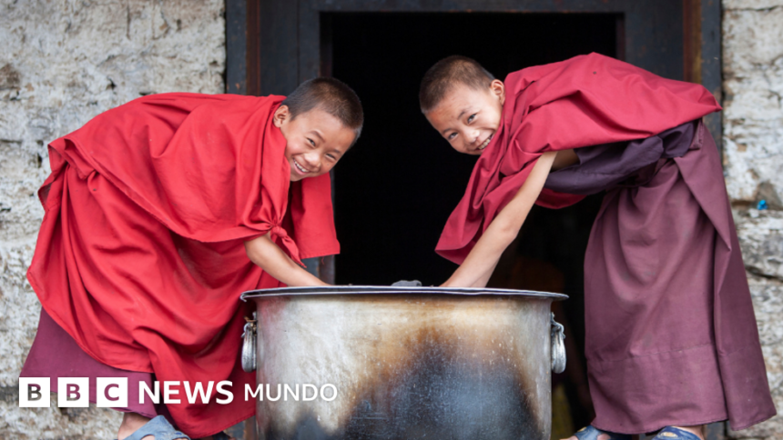 Bután, el reino himalayense que transforma su conexión global