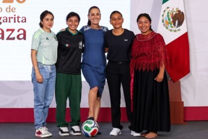 México: Sheinbaum entrega boletos para el Mundial y celebra a ganadoras