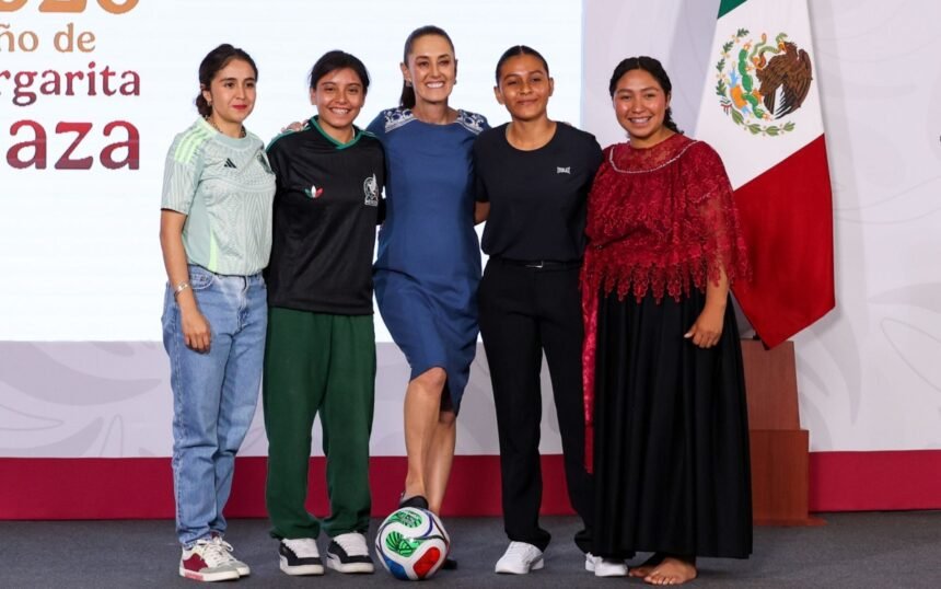 México: Sheinbaum entrega boletos para el Mundial y celebra a ganadoras