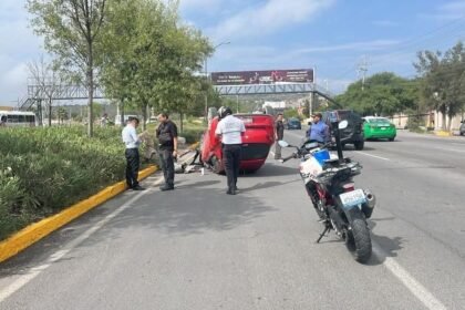 Accidente en el Libramiento Manuel Zavala cerca de Plaza La Luciérnaga, SMA