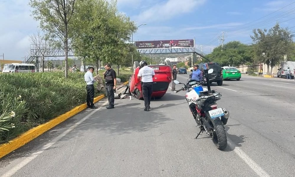 Accidente en el Libramiento Manuel Zavala cerca de Plaza La Luciérnaga, SMA