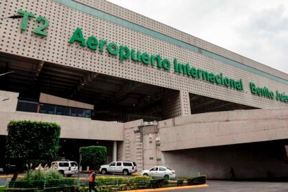 Asesinato de mujer en AICM conmueve a México y sus familias