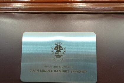 Celaya, Gto.: Alcalde aclara el uso de placas en sillas del Cabildo