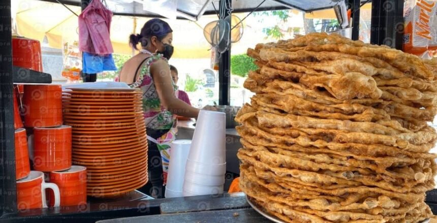 Celaya, Gto.: Cofia y cubrebocas esenciales en puestos de comida