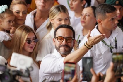 Colombia: Elecciones polarizadas revelan ventaja para De la Espriella