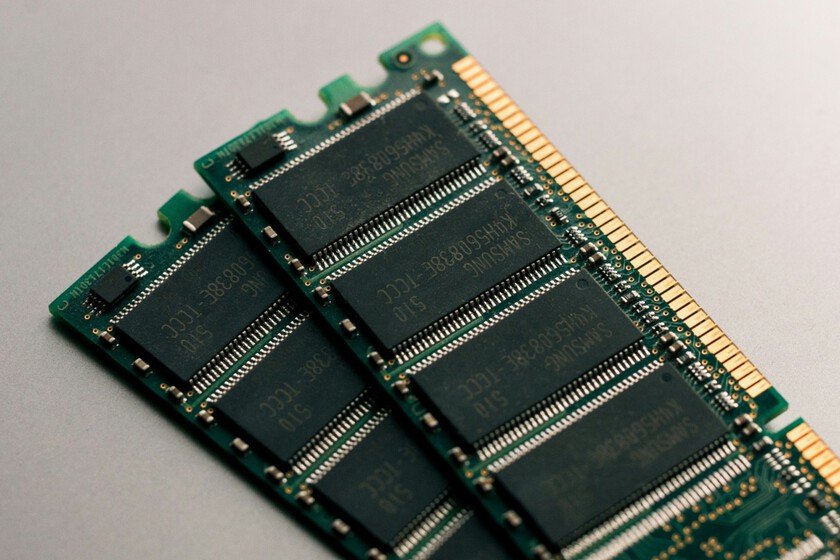 Crisis de memorias: nuevos problemas afectan la disponibilidad global