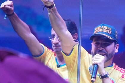 De la Espriella prepara su equipo económico para tranquilizar a inversores globales