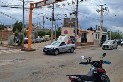 Guanajuato Capital: Baches en Avenida Santa Fe afectan tu día a día