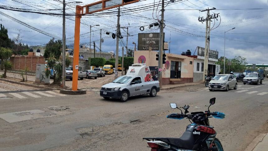 Guanajuato Capital: Baches en Avenida Santa Fe afectan tu día a día