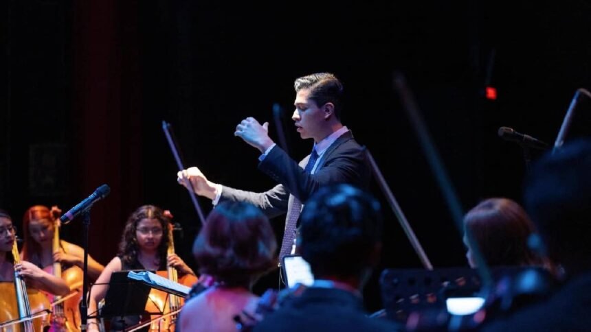 José José regresa con un emotivo concierto sinfónico en León